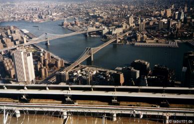 Blick vom Word Trade Center, dem mit 420m  - mit Sendemast 526m - einst h�chsten Geb�ude der Welt (anklicken zum Vergr��ern - click to enlarge)