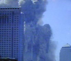 Zerst�rung des World Trade Centers, dem mit 420m - mit Sendemast 526m - einst h�chsten Geb�ude der Welt