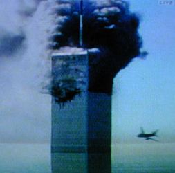 Zerst�rung des World Trade Centers, dem mit 420m - mit Sendemast 526m - einst h�chsten Geb�ude der Welt