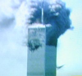 Bilder von der Zerst�rung des World Trade Centers, dem mit 420m - mit Sendemast 526m - einst h�chsten Geb�ude der Welt