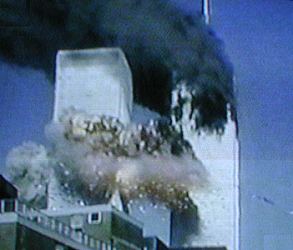 Zerst�rung des World Trade Centers, dem mit 420m - mit Sendemast 526m - einst h�chsten Geb�ude der Welt