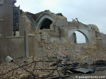 Das sind keine Bilder aus dem zweiten Weltkrieg oder aus dem Gaza-Steifen - sondern aus Deutschland im Jahre 2007: Egal ob alte Kirchen oder W�lder, alles wird plattgemacht... (anklicken zum Vergr&ouml;�ern)