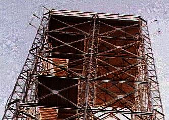 the 4 aerials: 2 at the left, 2 at the right