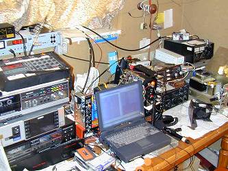 Von hier aus wir gesendet: Kurzwellensender, CB- und Afu- Ger&auml;te - Click to enlarge - anklicken zum Verg��ern, mit ALT+F4 wieder schliessen