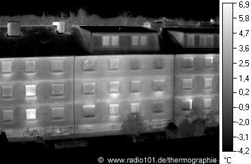 Mehrfamilienh�user (in J&uuml;lich)- Infrarotaufnahme / W&auml;rmebild / Thermografische Aufnahme - W&auml;rmebildkamera: Impac IVN 770P